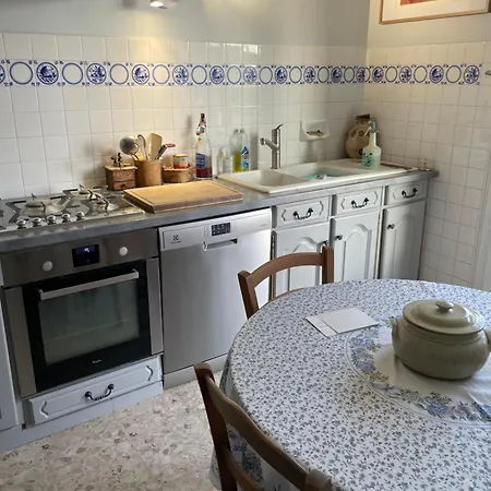 La Maison-es-maisons. Apartment Valreas